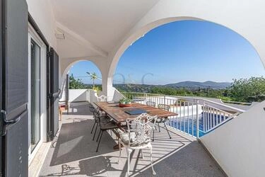 Villa com 3 quartos à venda em Santa Bárbara de Nexe