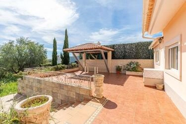 Villa com 3 quartos à venda em Santa Bárbara de Nexe