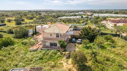 Villa com 3 quartos à venda em Santa Bárbara de Nexe
