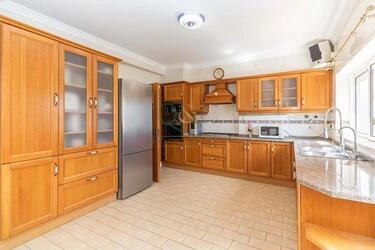 Villa com 3 quartos à venda em Santa Bárbara de Nexe