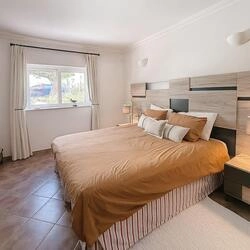 4 Bedroom Villa For Sale in Almancil