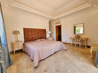 4 Bedroom Villa For Sale in Almancil