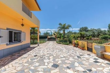 4 Bedroom Villa For Sale in Estoi