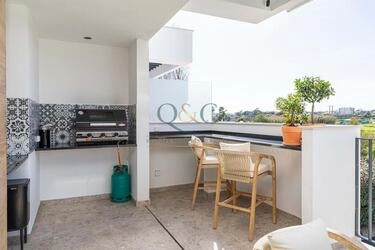 4 Bedroom Villa For Sale in Quarteira