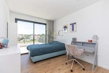 4 Bedroom Villa For Sale in Quarteira