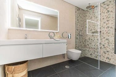 4 Bedroom Villa For Sale in Quarteira
