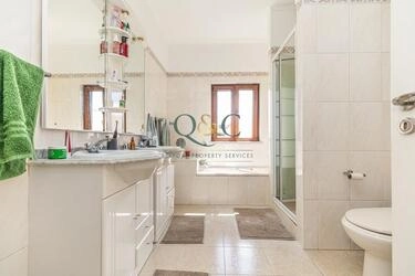 4 Bedroom Villa For Sale in Quarteira