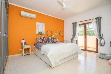 4 Bedroom Villa For Sale in Quarteira