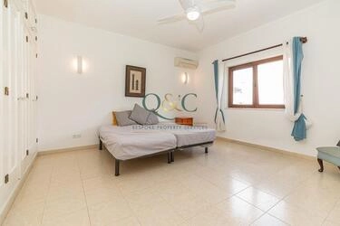 4 Bedroom Villa For Sale in Quarteira