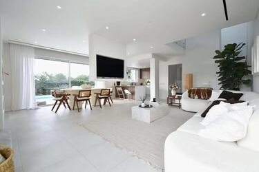 4 Bedroom Villa For Sale in Santa Bárbara de Nexe