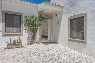 4 Bedroom Villa For Sale in Santa Bárbara de Nexe