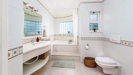 4 Bedroom Villa For Sale in Santa Bárbara de Nexe