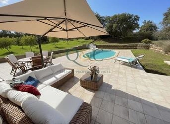 4 Bedroom Villa For Sale in São Brás de Alportel