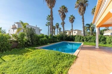 Villa avec 4 chambres à vendre à Almancil