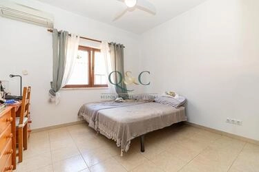 Villa avec 4 chambres à vendre à Quarteira