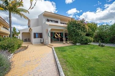 Villa avec 4 chambres à vendre à Quarteira