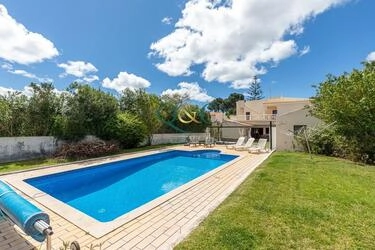 Villa avec 4 chambres à vendre à Quarteira