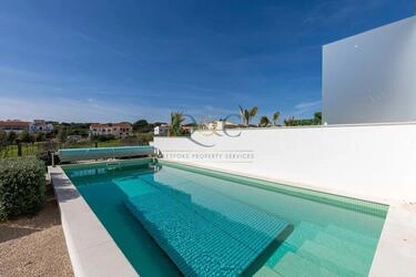 Villa com 4 quartos à venda em Quarteira