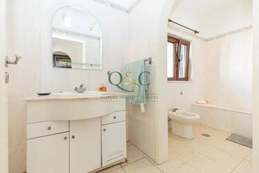 Villa com 4 quartos à venda em Quarteira