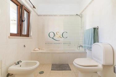 Villa com 4 quartos à venda em Quarteira