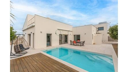 Villa com 4 quartos à venda em Santa Bárbara de Nexe