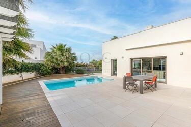 Villa com 4 quartos à venda em Santa Bárbara de Nexe