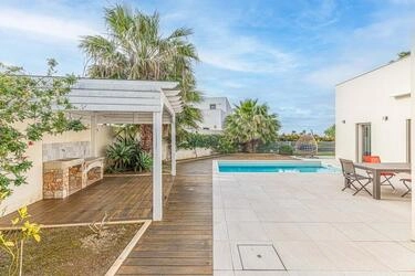 Villa com 4 quartos à venda em Santa Bárbara de Nexe