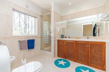 Villa com 4 quartos à venda em Santa Bárbara de Nexe