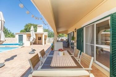 Villa com 4 quartos à venda em Santa Bárbara de Nexe