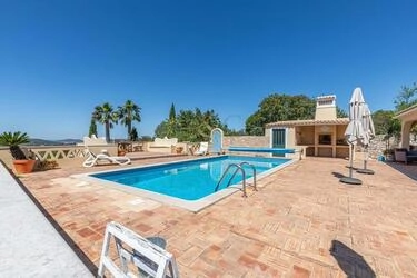 Villa com 4 quartos à venda em Santa Bárbara de Nexe