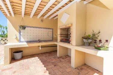 Villa com 4 quartos à venda em Santa Bárbara de Nexe