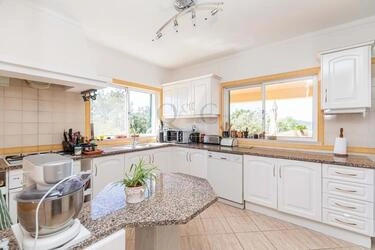 Villa com 4 quartos à venda em Santa Bárbara de Nexe