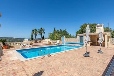 Villa com 4 quartos à venda em Santa Bárbara de Nexe