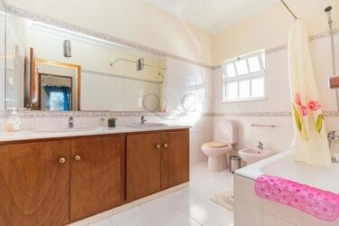Villa com 4 quartos à venda em Santa Bárbara de Nexe