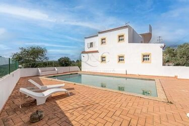 Villa com 4 quartos à venda em Santa Bárbara de Nexe