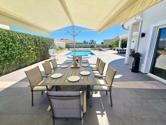 5 Bedroom Villa For Sale in Almancil