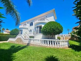 5 Bedroom Villa For Sale in Almancil