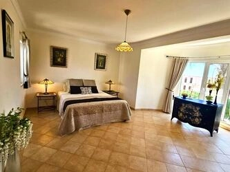 5 Bedroom Villa For Sale in Almancil
