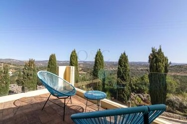 5 Bedroom Villa For Sale in Conceição
